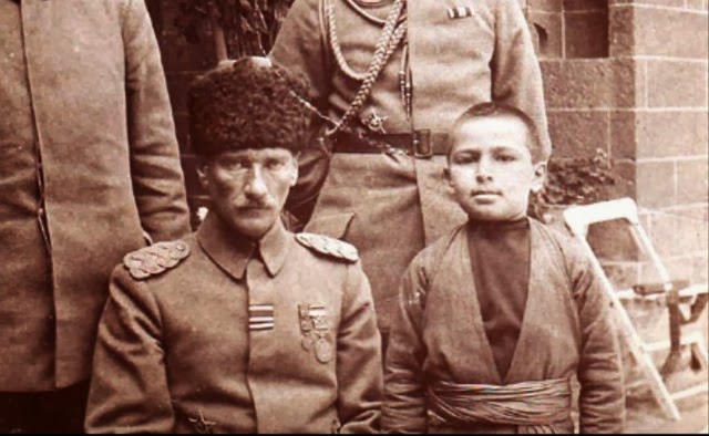 Atatürk'ün Manevi Evlatları Kimlerdir.jpg
