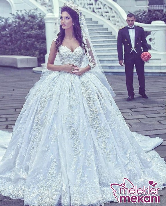 fluffy-ball-gown-wedding-dress-2291.JPG