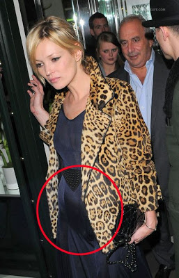 kate moss hamile resmi.jpg