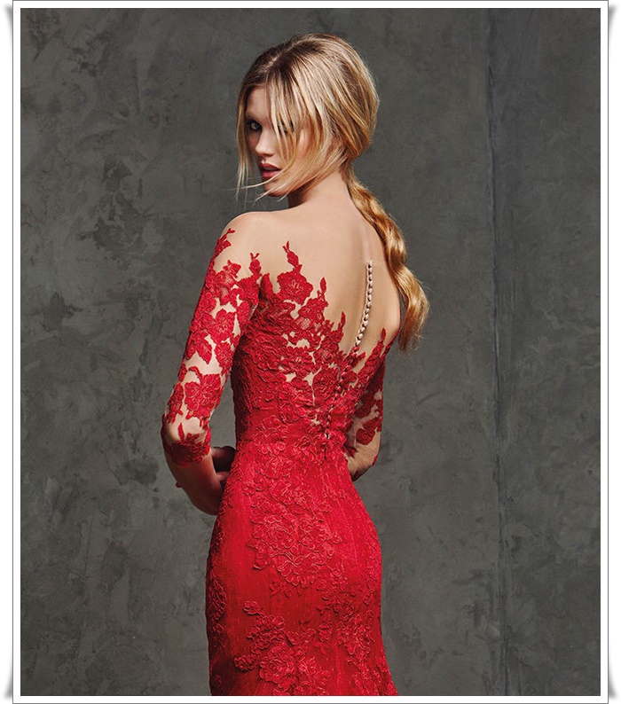kırmızı uzun dekolteli tüllü işlemeli abiye elbise modelleri_ (10).jpg