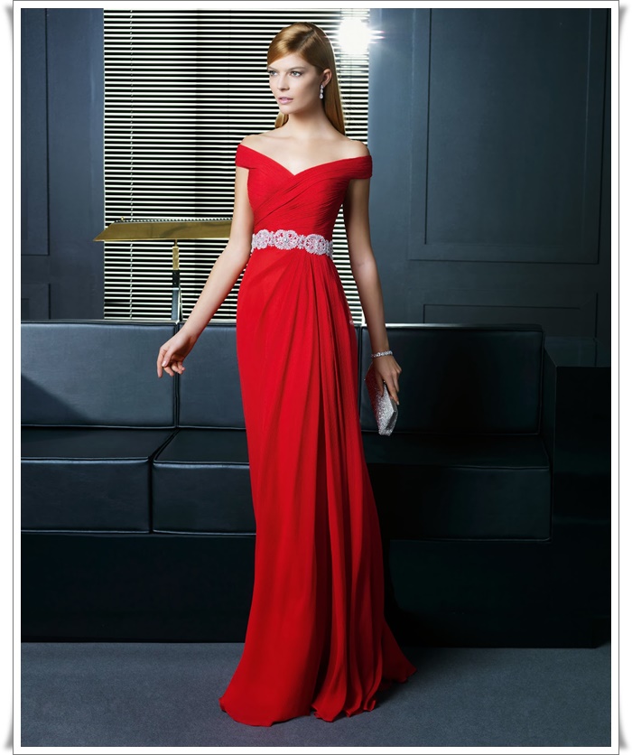 kırmızı uzun dekolteli tüllü işlemeli abiye elbise modelleri_ (11).jpg