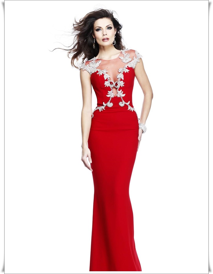 kırmızı uzun dekolteli tüllü işlemeli abiye elbise modelleri_ (6).jpg