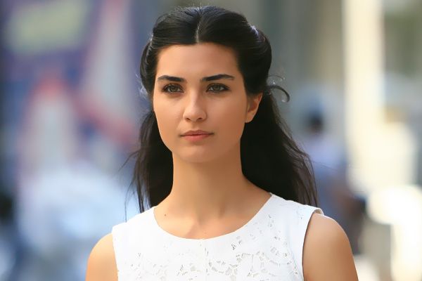 tuba büyüküstün 4.jpg