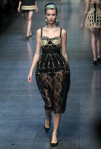 dolce_gabbana_2013_ilkbahar_yaz_%20(3)-1db.jpg